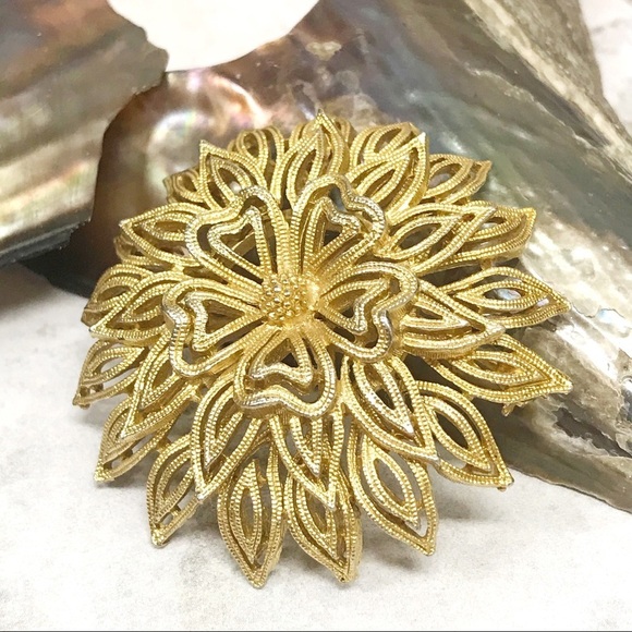 Vintage Lisner Brooch - Picture 4 of 5